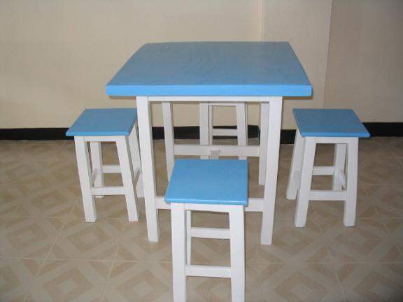 โต๊ะไม้จามจุรีขนาด70*70*75 +เก้าอี้4ตัว